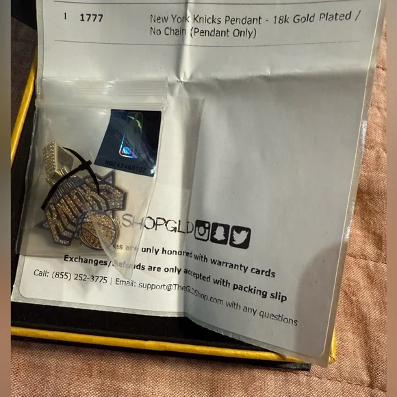 New York Knicks 18K Gold Plated Pendant - Picture 5 of 7